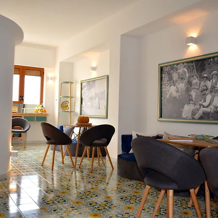 Luiselle Charming Accommodation Sorrento City Center-3
